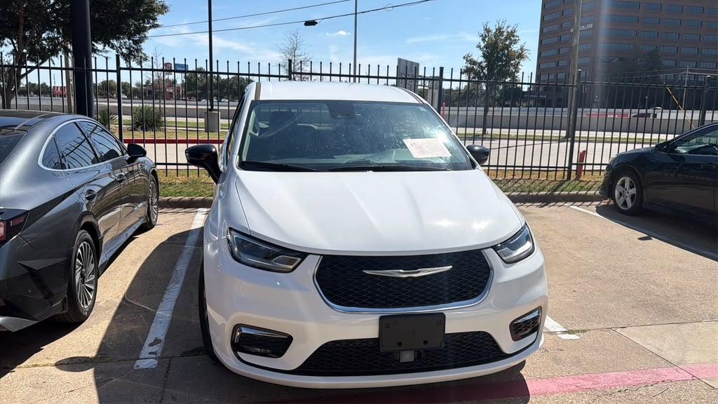 2021 Chrysler Pacifica — photo 4