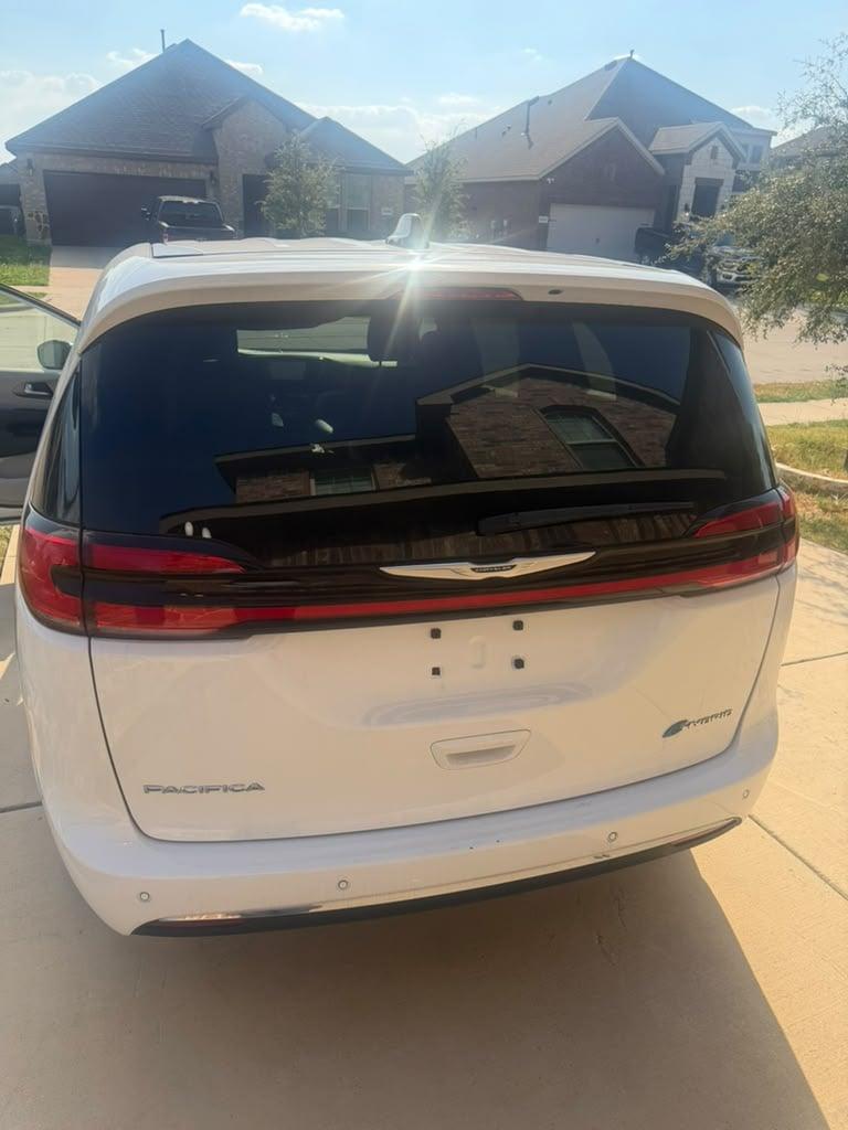 2021 Chrysler Pacifica — photo 3