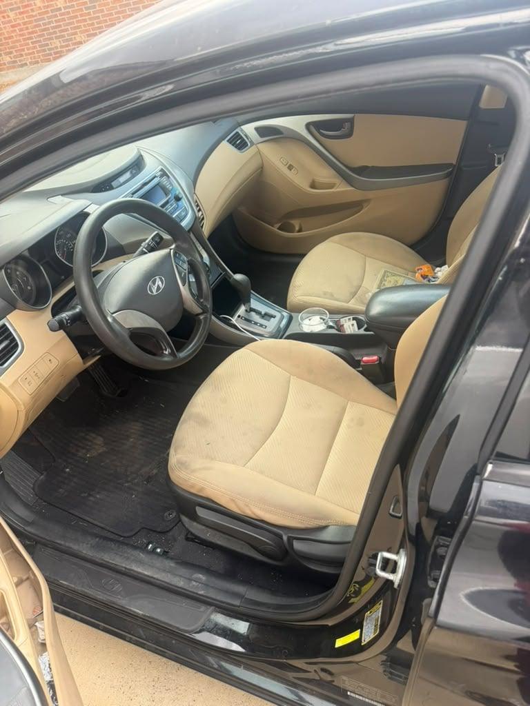 2012 Hyundai Elantra — photo 6